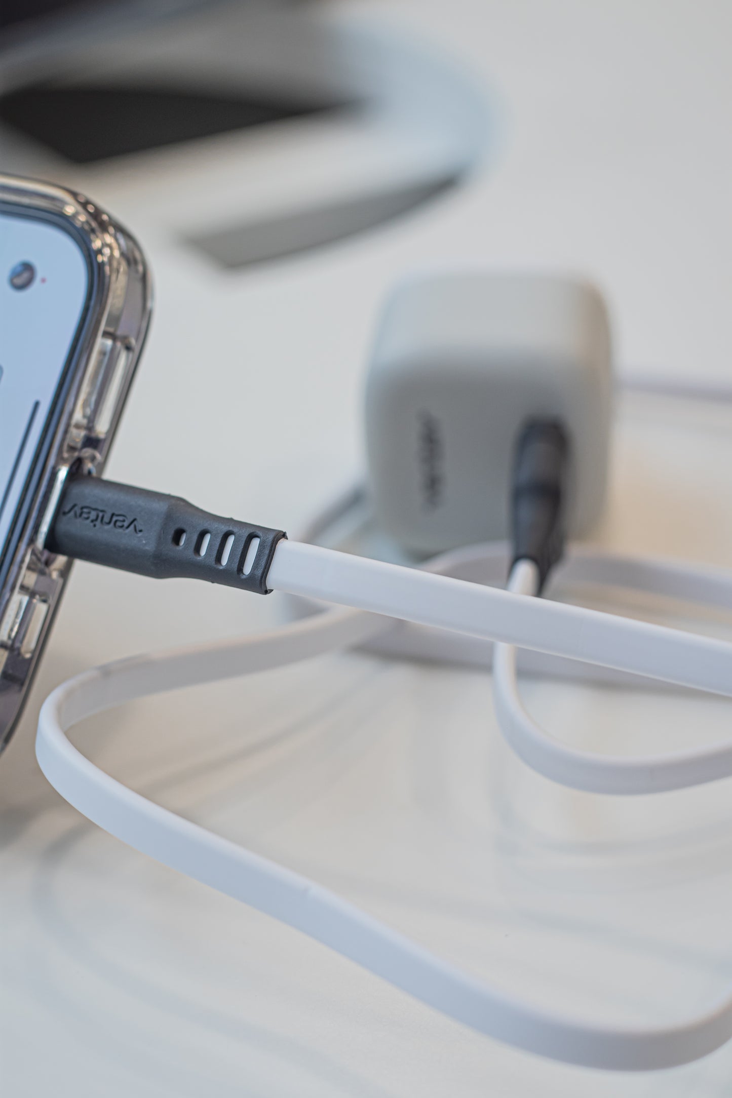 Cable Plano USB-C a USB-C de Alta Velocidad Sin Enredos
